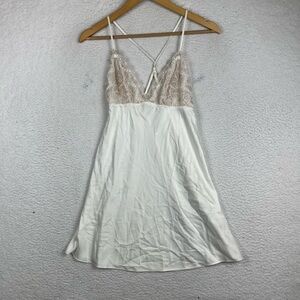 Flora nikrooz white slip